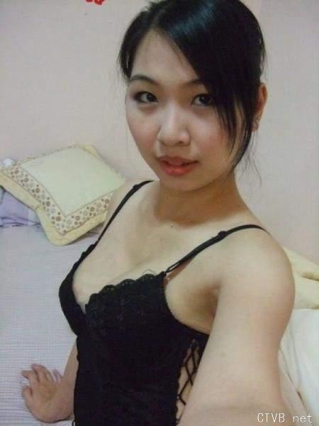 美腿走光 - 破解相冊的少婦低胸自拍讓人噴血 - 13.jpg