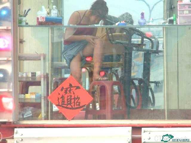 美腿走光 - bbs最全走光偷拍照 - 6.jpg