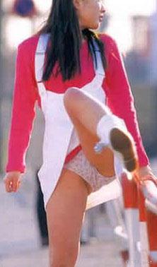 美腿走光 - bbs最全走光偷拍照 - 23.jpg