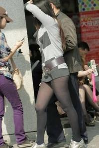 美腿走光 - 在街上碰到个走光的丝袜女人 - 4.jpg