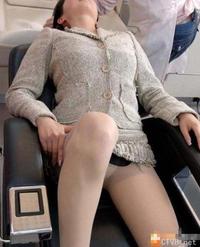 美腿走光 - 美容院的肉丝少妇频频走光 - 10.jpg