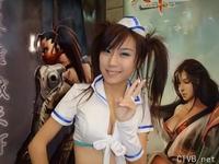 美腿走光 - 网游促销小姐的工作照 - 12.jpg