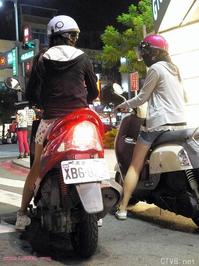 美腿走光 - 夜间上班的mm们，穿得真性感 - 11.jpg