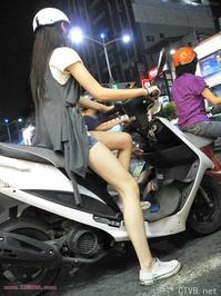 美腿走光 - 夜间上班的mm们，穿得真性感 - 4.jpg