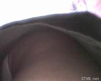 美腿走光 - 公共场所尾随跟拍女人小內褲 - 23.jpg