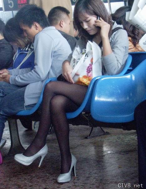 美腿走光 - 街拍-又来发美图了 - 1.jpg