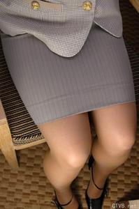 美腿走光 - 空姐穿肉色丝袜展示全过程 - 17.jpg