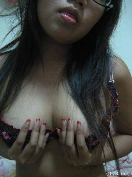 美腿走光 - 年青阿姨自拍 - 1.jpg