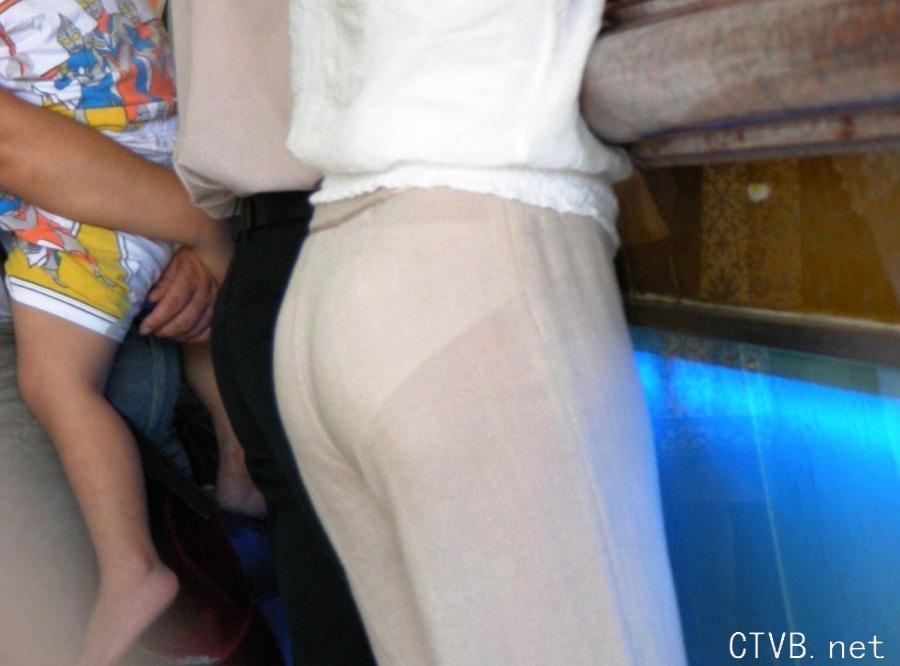 美腿走光 - 售票处买票的美丽女人的半透明裤 - 2.jpg