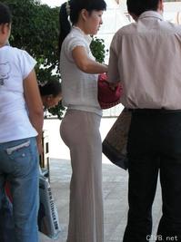 美腿走光 - 售票处买票的美丽女人的半透明裤 - 12.jpg