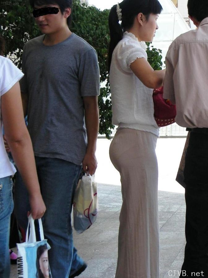 美腿走光 - 售票处买票的美丽女人的半透明裤 - 6.jpg