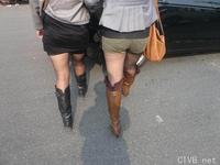 美腿走光 - 袜子都破了也能穿着上街 - 7.jpg