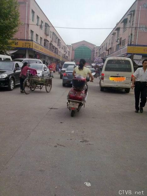 美腿走光 - 买菜的少妇走光 - 5.jpg