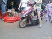 美腿走光 - 买菜的少妇走光 - 3.jpg