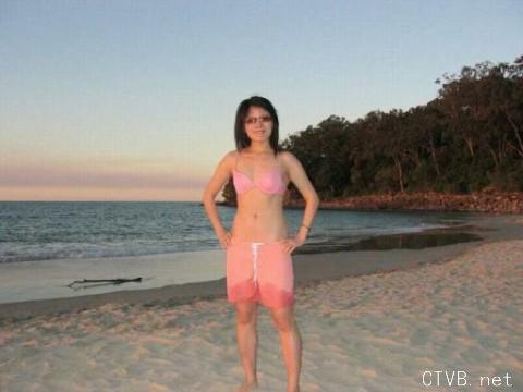 美腿走光 - 同事的電腦相冊 - 1.jpg