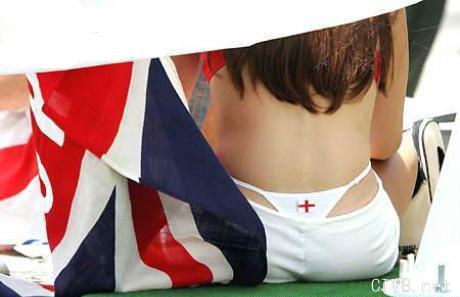 美腿走光 - 偷拍透明丁字裤 - 15.jpg