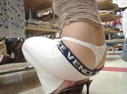 美腿走光 - 偷拍透明丁字裤 - 18.jpg