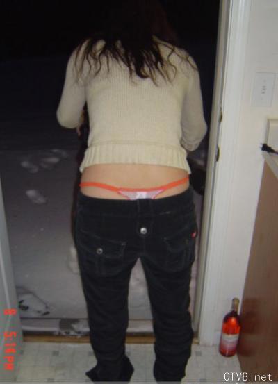 美腿走光 - 偷拍透明丁字裤 - 4.jpg