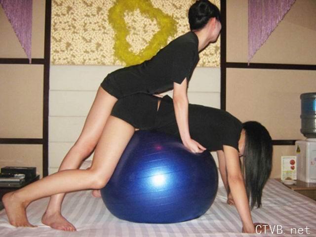 美腿走光 - 東莞某桑拿内部培訓小姐招式的照片外洩 - 4.jpg