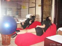 美腿走光 - 東莞某桑拿内部培訓小姐招式的照片外洩 - 2.jpg