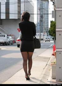 美腿走光 - 跟拍紧身超短裙风骚OL - 11.jpg