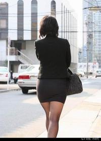 美腿走光 - 跟拍紧身超短裙风骚OL - 12.jpg