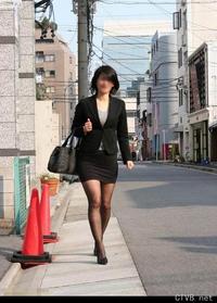 美腿走光 - 跟拍紧身超短裙风骚OL - 10.jpg