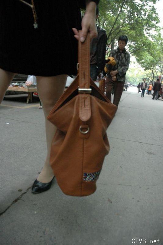 美腿走光 - 肉丝女买水果穿透明内裤超刺激 - 6.jpg