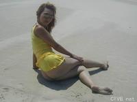 美腿走光 - 难得一见：人妻到新疆沙漠旅游时的自拍照 - 1.jpg