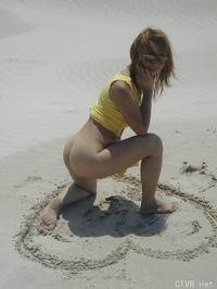 美腿走光 - 难得一见：人妻到新疆沙漠旅游时的自拍照 - 4.jpg