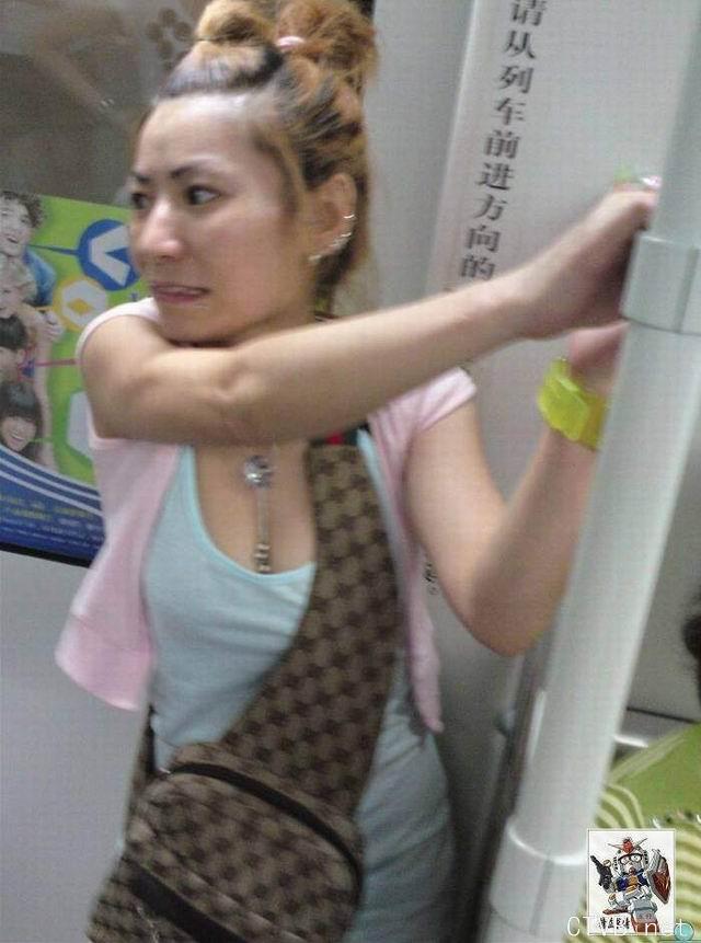 美腿走光 - 風情阿姨熟女诱惑 - 1.jpg