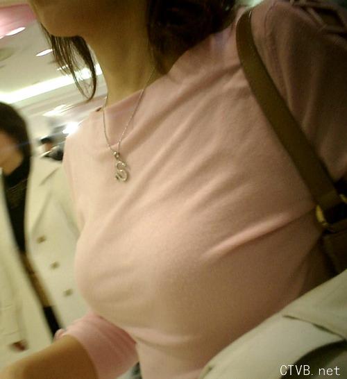 美腿走光 - 衣服都快撑爆了 - 5.jpg