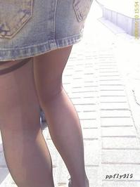 美腿走光 - 偷拍超短牛仔裙少妇 - 14.jpg