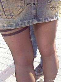 美腿走光 - 偷拍超短牛仔裙少妇 - 13.jpg