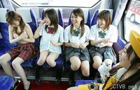 美腿走光 - 跟拍日本女_优培训全过程 - 3.jpg