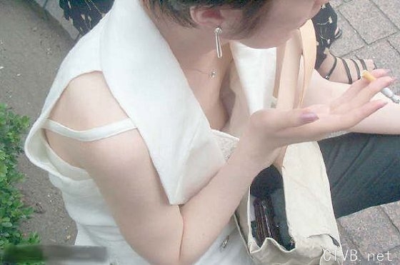 美腿走光 - 这是国产的偷拍 - 2.jpg