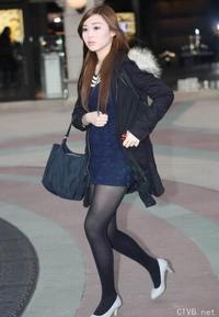 美腿走光 - 漂亮的蓝色大衣黑丝MM， - 5.jpg