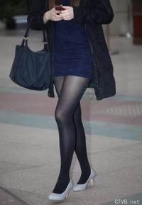 美腿走光 - 漂亮的蓝色大衣黑丝MM， - 6.jpg