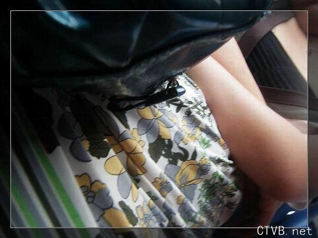 美腿走光 - 旅遊回來路上，女孩車上困了 - 18.jpg