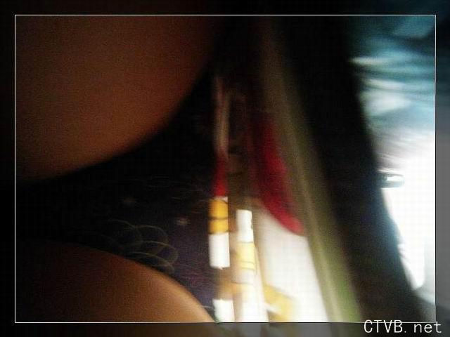 美腿走光 - 旅遊回來路上，女孩車上困了 - 2.jpg