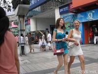 美腿走光 - 街拍蓝色超短裙少妇 - 3.jpg