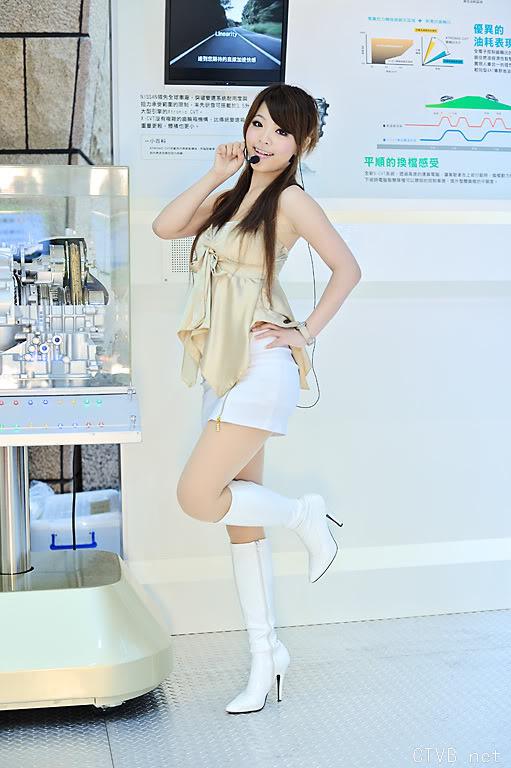 美腿车模 - 短裙加上白靴超性感美腿车模 - 10.jpg