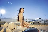 美腿车模 - 性感车模宝马上晒日光浴 - 6.jpg