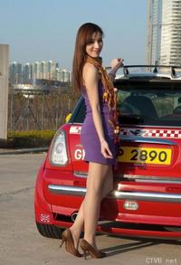 美腿车模 - 极品香港MM,坐在车上秀美腿 - 7.jpg