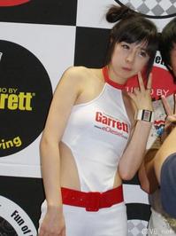 美腿车模 - 俏皮的妩媚美女车模 - 2.jpg