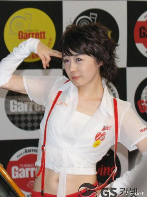 美腿车模 - 俏皮的妩媚美女车模 - 3.jpg