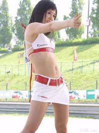 美腿车模 - 俏皮的妩媚美女车模 - 1.jpg