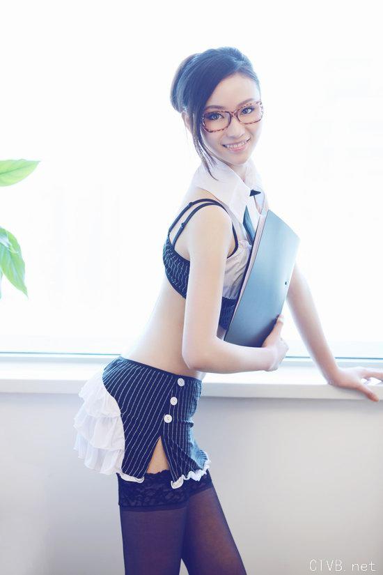 美腿丝袜 - 性感黑丝眼鏡美女秘书 何佳儀 - 7.jpg