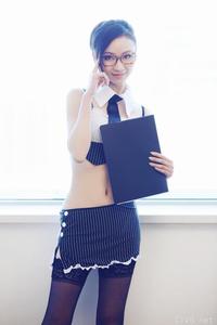 美腿丝袜 - 性感黑丝眼鏡美女秘书 何佳儀 - 10.jpg