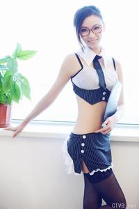 美腿丝袜 - 性感黑丝眼鏡美女秘书 何佳儀 - 5.jpg